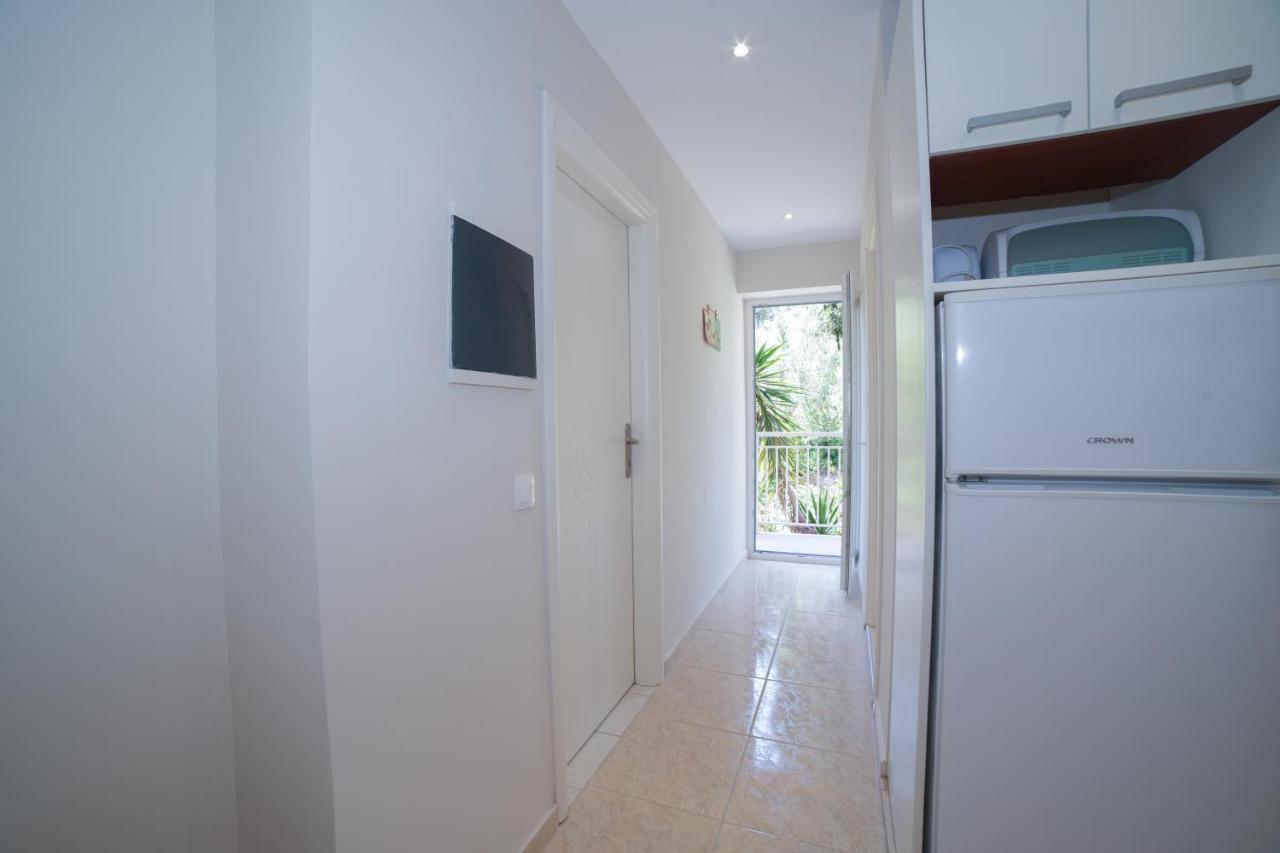 Angels Pool Studios And Apartments ปาเลโอกัสไตรซา ภายนอก รูปภาพ