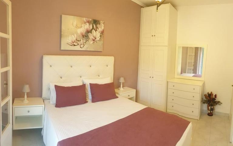 Angels Pool Studios And Apartments ปาเลโอกัสไตรซา ภายนอก รูปภาพ