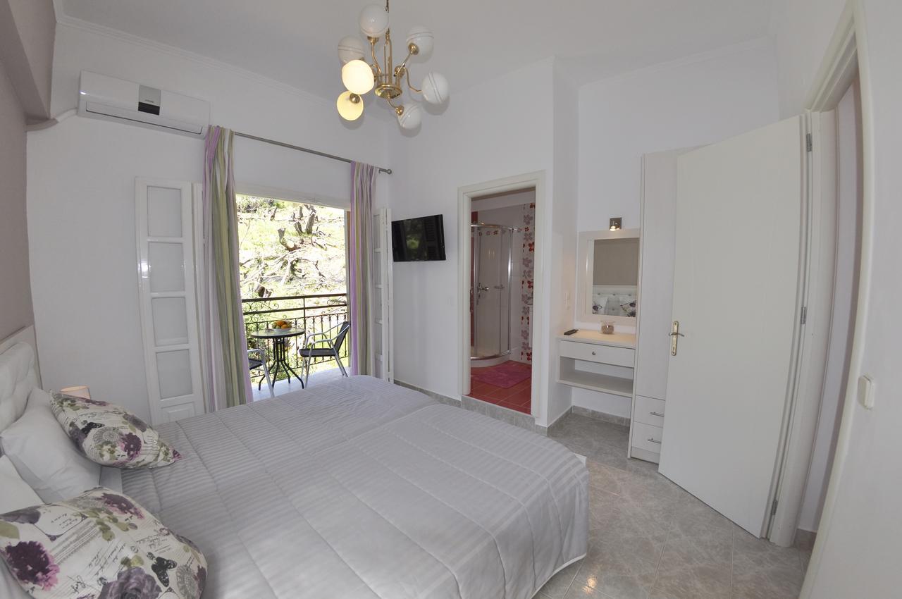 Angels Pool Studios And Apartments ปาเลโอกัสไตรซา ภายนอก รูปภาพ