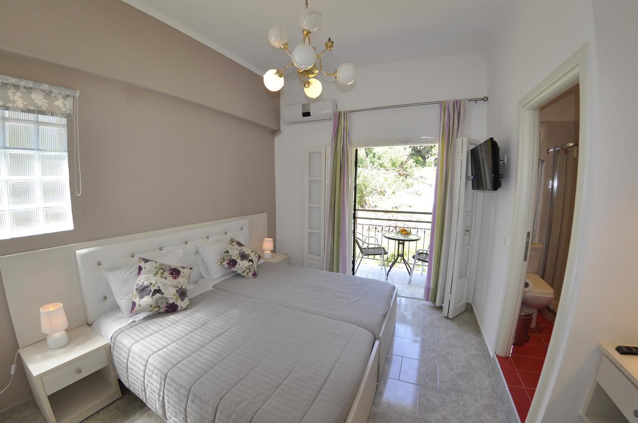 Angels Pool Studios And Apartments ปาเลโอกัสไตรซา ภายนอก รูปภาพ
