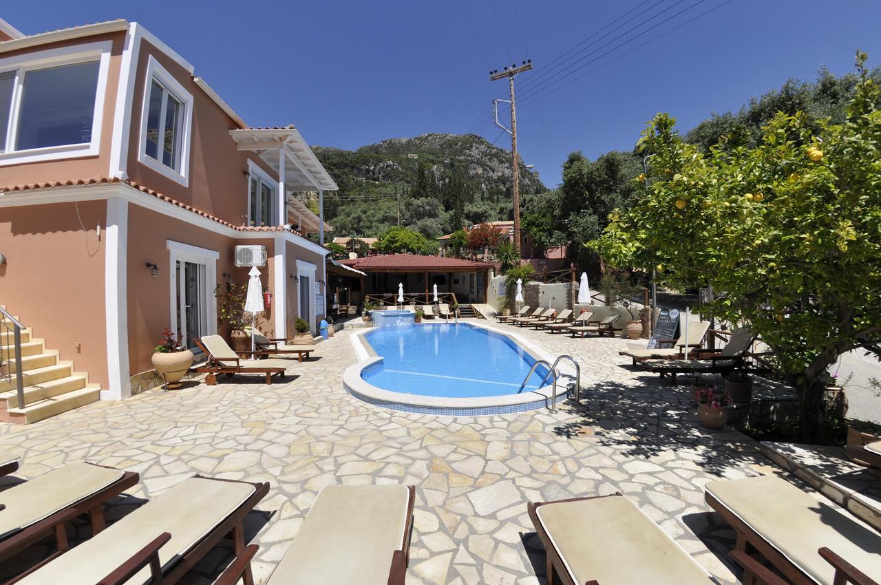 Angels Pool Studios And Apartments ปาเลโอกัสไตรซา ภายนอก รูปภาพ