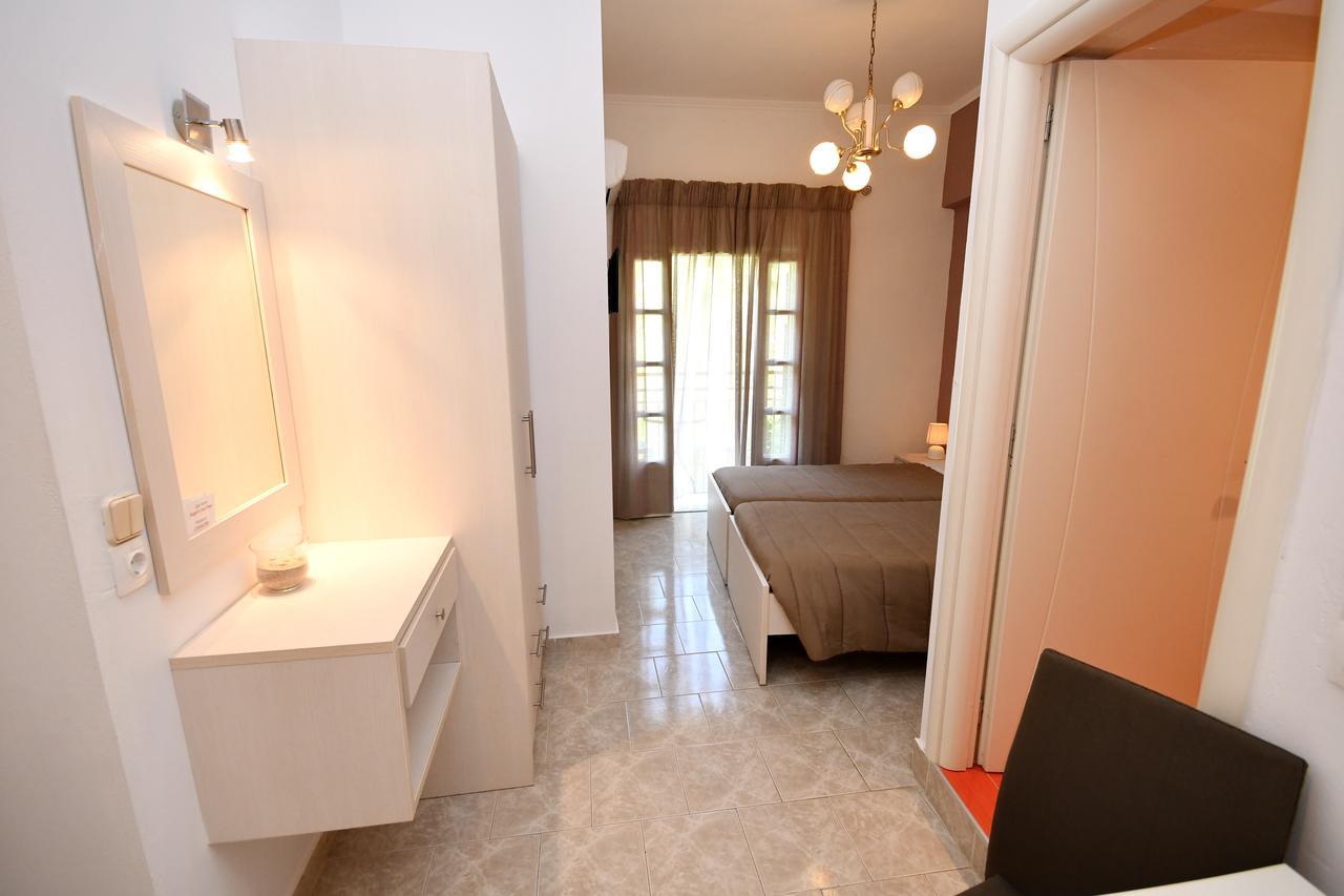 Angels Pool Studios And Apartments ปาเลโอกัสไตรซา ภายนอก รูปภาพ