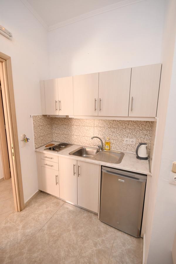 Angels Pool Studios And Apartments ปาเลโอกัสไตรซา ภายนอก รูปภาพ